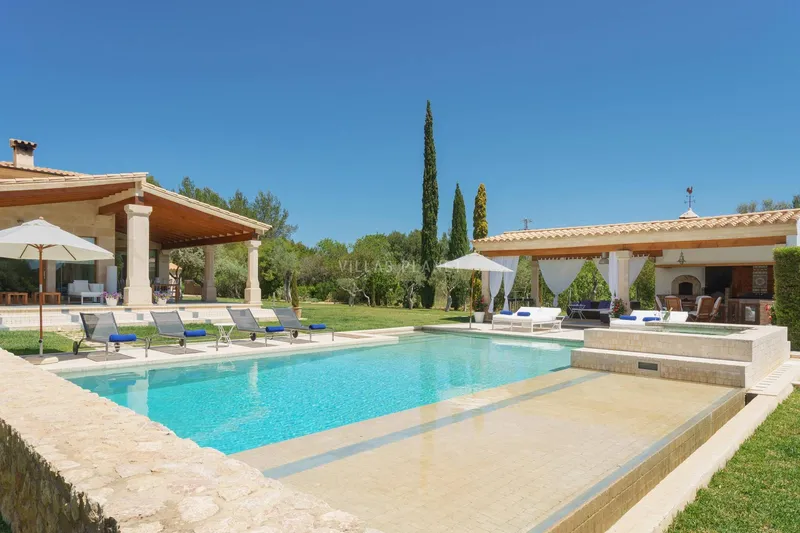Luxury property with sw... — photo 10