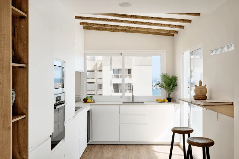 Penthouse with terrace and sea views in Santa Catalina, Palma de Mallorca — photo 8