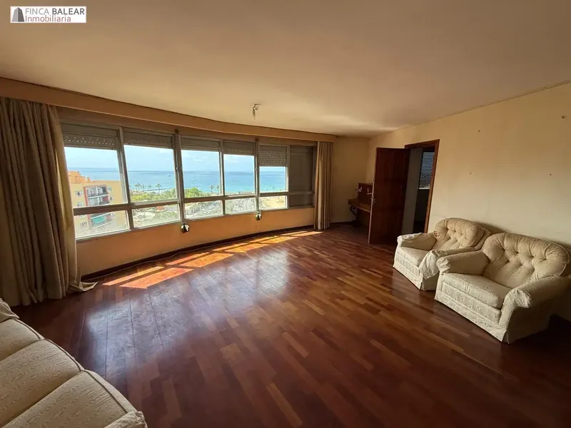 We present a magnificent sixth floor located in the coveted area of Nou Llevant, Palma de Mallorca. This property has a surface area — photo 1