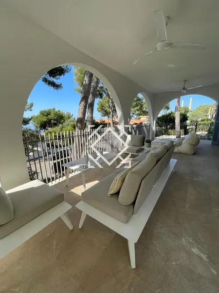 Elegant villa with privileged sea views for sale in Alcanada, in the exclusive Bay of Alcudia, Mallorca. — photo 2