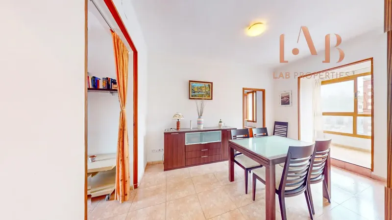 We present this interesting property consisting of two completely independent homes, each with its own access, making it — photo 3