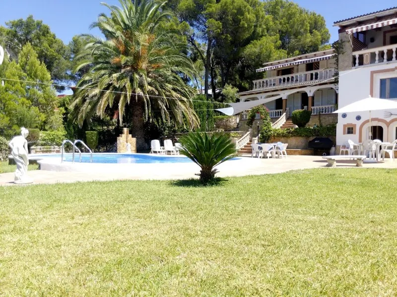 Beautiful Villa with Sea Views Ideally Located in Santa Ponsa — photo 11
