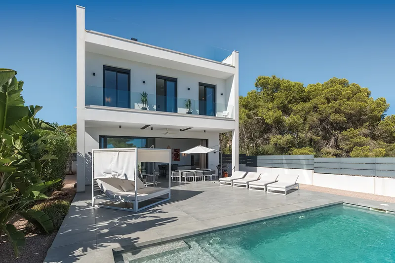 Moderne Meerblick-Villa mit Blick auf Cabrera — photo 1