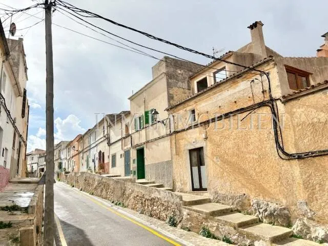 128m² village house with 5 rooms, bathroom & roof terrace for sale — photo 1