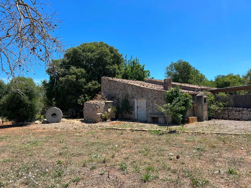 Plot with building permit, 14,622 m2, in Pollença with sea views — photo 1