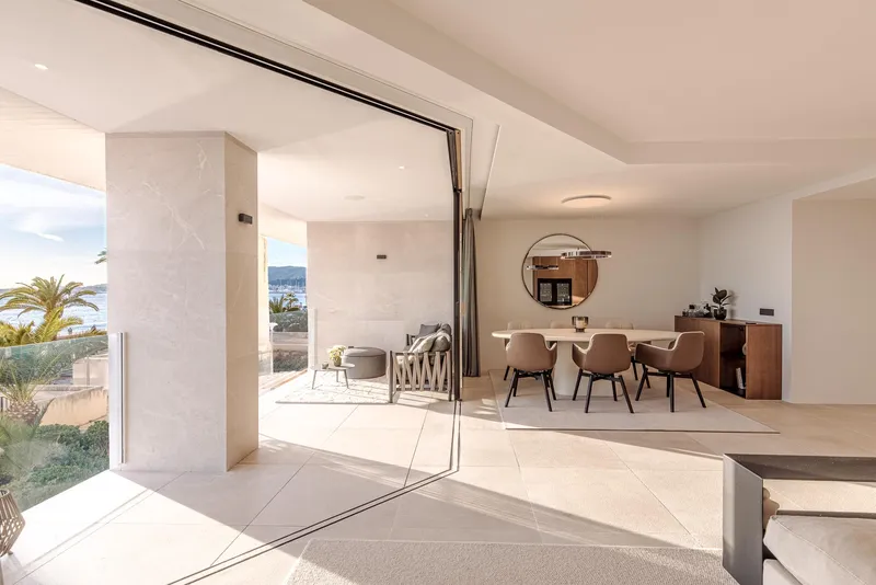 Design apartment in a privileged location on the seafront in Portixol — photo 11