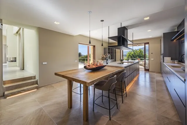 Contemporary finca with pool and panoramic mountain views for sale in Alaró, Mallorca — photo 10