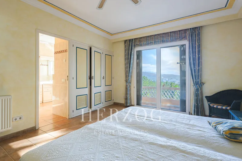Residence with sea views, private pool and lots of privacy, centrally located and close to the beach in Paguera — photo 12