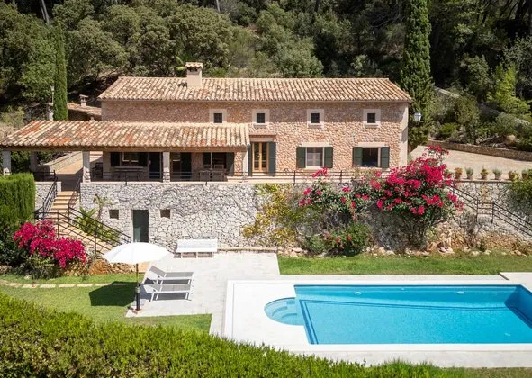 Detached house in Puigpunyent — photo 1