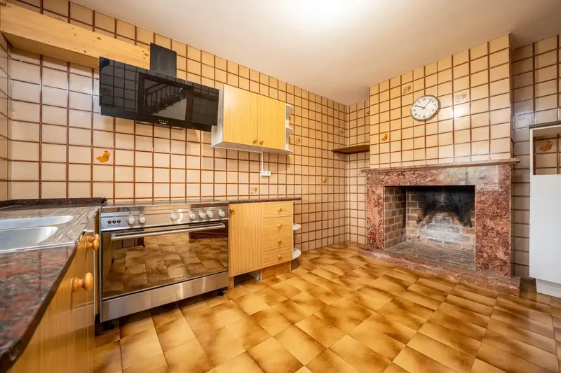 Looking for space, tranquility and a home you can adapt to your needs? This property may be what you are looking for. — photo 9