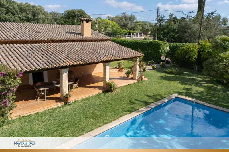 Mediterranean villa with pool in Sencelles – just a few minutes' walk from the town center / Ref. 9639 — photo 1