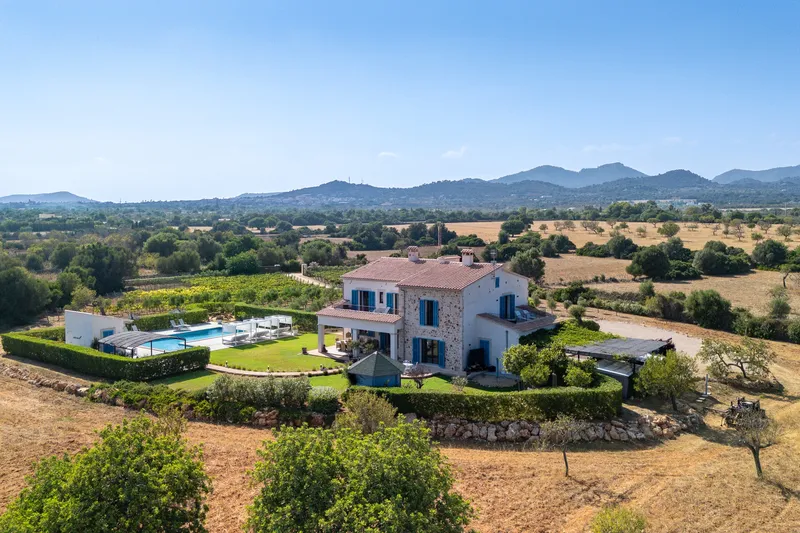 Finca with coastal views and private vineyard near Portocolom — photo 1