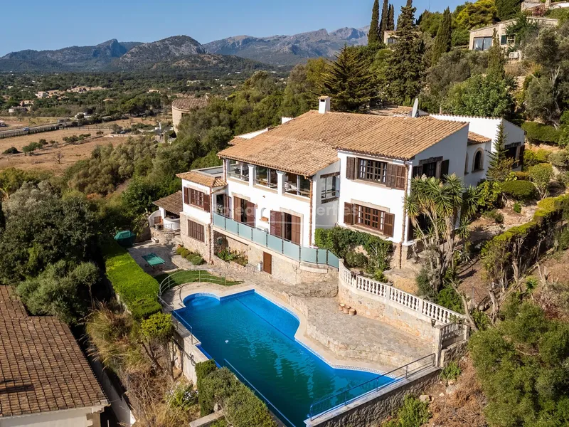 Sea view villa for sale in El Vila, Puerto Pollensa, north Mallorca — photo 1