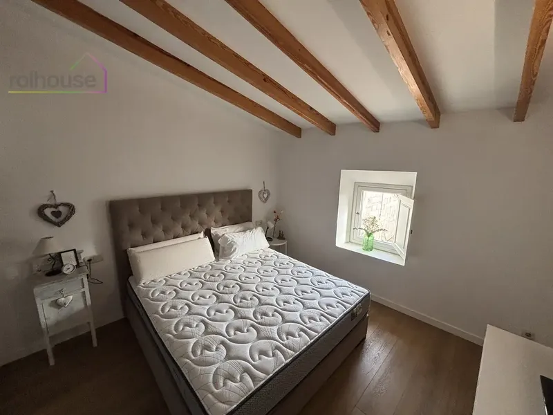 Characterful house fully renovated in Binissalem. Large living-dining room with fireplace, furnished and equipped kitchenette, two bedrooms — photo 10
