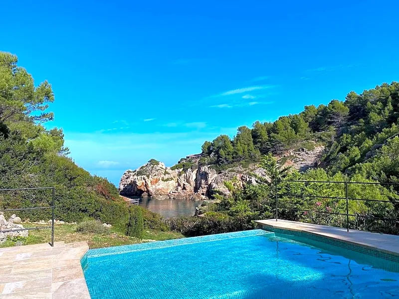 Experience Luxury Living with Breathtaking Views in Deia Cove! — photo 11