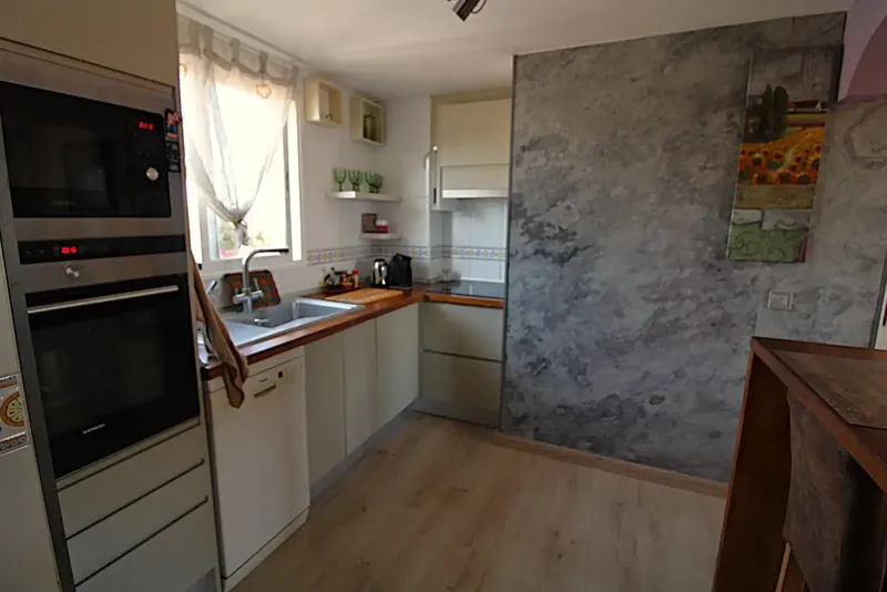 Fantastic duplex penthouse for sale in Maioris. It consists of living-dining room, equipped American kitchen and laundry room, and access to terrace with views — photo 8