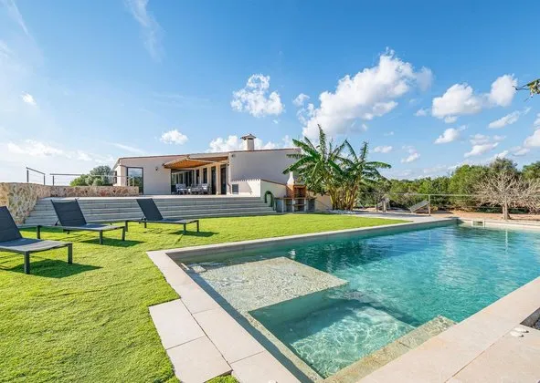 Estate in Campos — photo 1