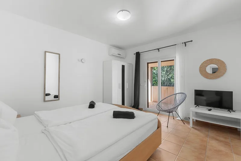Attractive villa with holiday rental license, pool and green views near the beach — photo 11