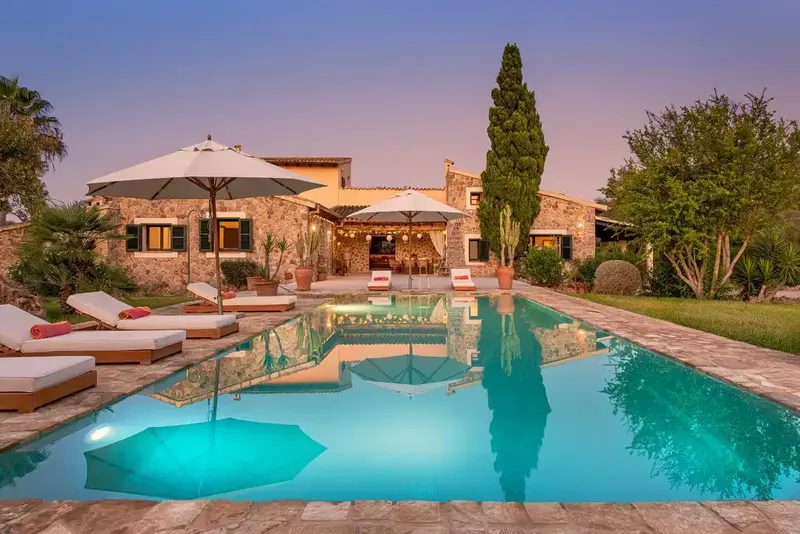 Exceptional country house for sale in Pollensa with a quiet and isolated position on a plot of about 17,000m2 with incredible — photo 1