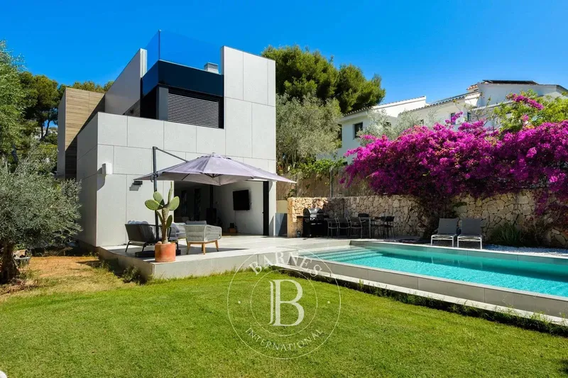 Designer Home in Old Bendinat with Rooftop Solarium and Sea Views — photo 1