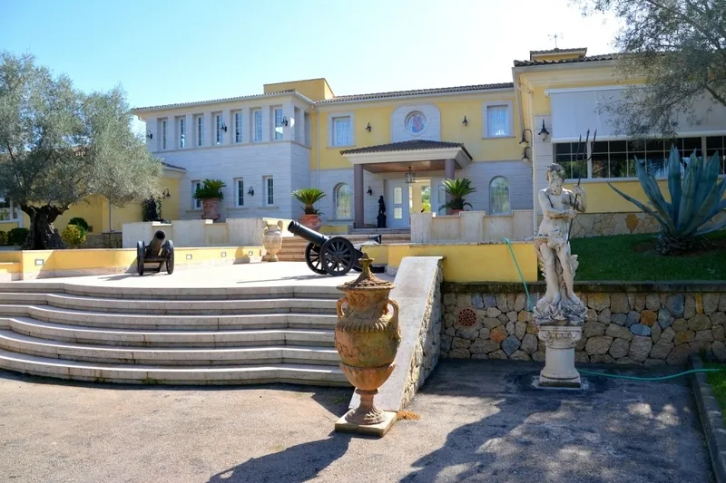 Exceptionally luxurious property nestled in a magnificent natural landscape, close to Palma City. — photo 1