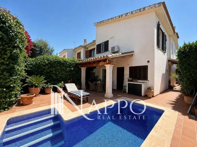 Elegant semi-detached villa with private pool and garden in Secar de la Real — photo 1