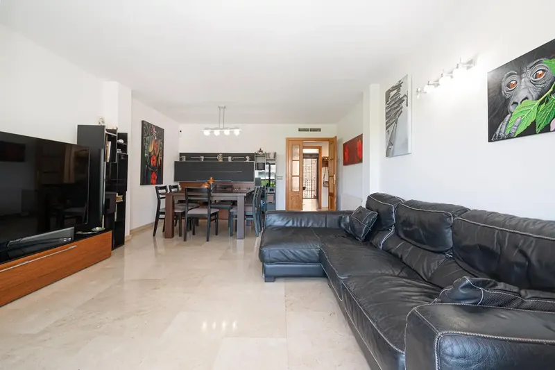 Fantastic 3-bedroom apartment with terrace, parking, storage room and park views in Camp Redó — photo 5