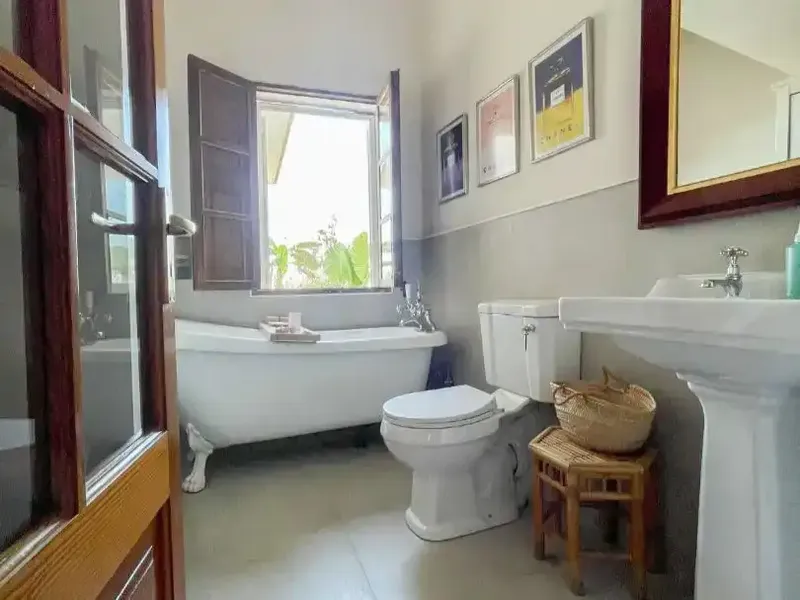 Situada en Génova, una de las zonas residenciales más cotizadas de Mallorca, Casablanca combina el carácter de la arquitectura tradicional d — photo 9