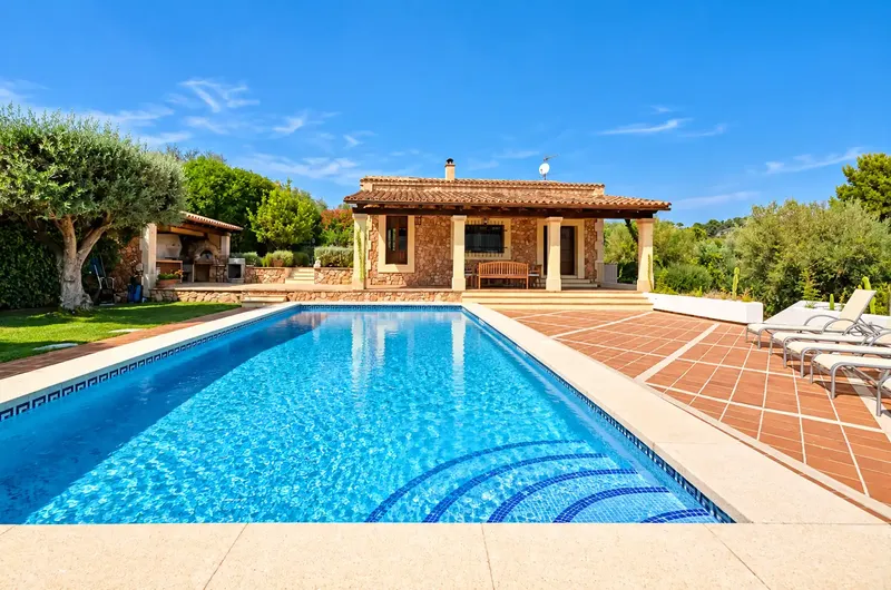 Encantadora finca de estilo tradicional mallorquín situada en un entorno tranquilo y natural, muy cerca de Puerto de Andratx, una de las zon — photo 10