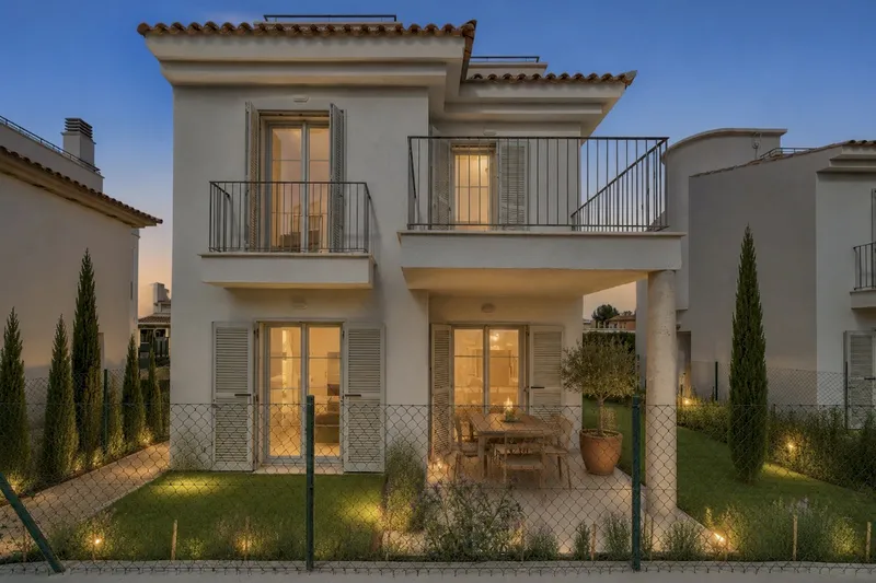 Compact Elegance by the Sea: Detached House in a Well-Kept Complex in Sa Ràpita — photo 1