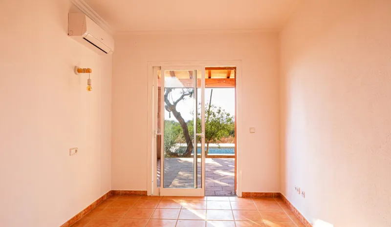 Country House with Land for Sale in Campos, Mallorca — photo 3