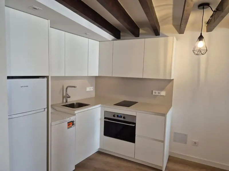 Renovated studio with balcony and exposed beams in Palma's old town — photo 4