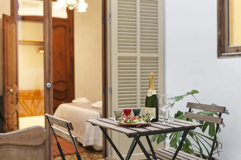 Temporary Professional Rental - Bright and elegant in La Lonja — photo 2