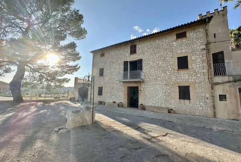 Old Mallorcan finca with large plot in Establiments — photo 4