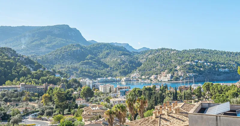 Luxury modern villa with panoramic views and pool in Port de Sóller — photo 10