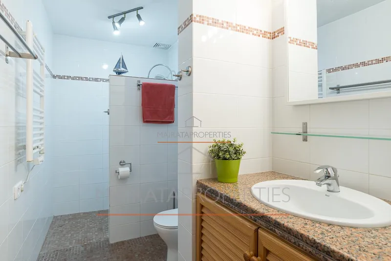 Seafront apartment for sale in Puerto de Alcudia with panoramic sea views, Mallorca. — photo 11
