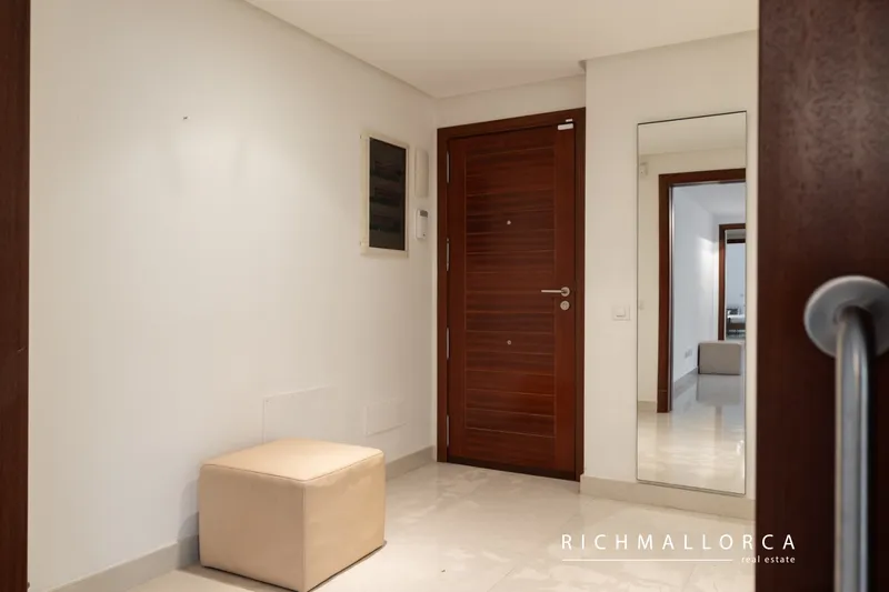 Spacious flat in a modern community with swimming pools and paddle tennis courts — photo 8
