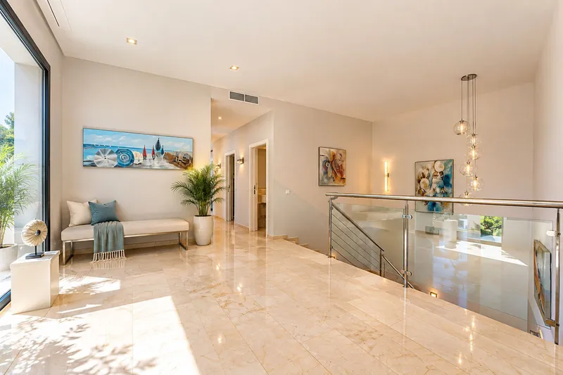 Moderne Meerblick-Villa mit Ferienvermietungslizenz — photo 10