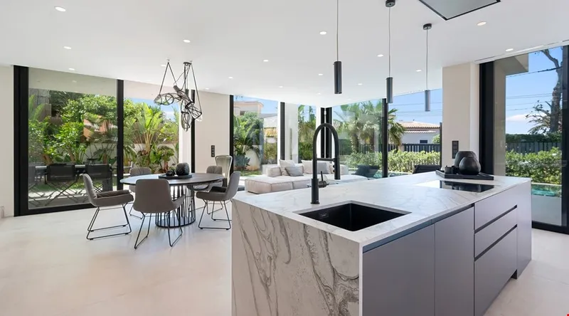 Sophisticated modern villa with harbour vistas for sale in Port Adriano — photo 6