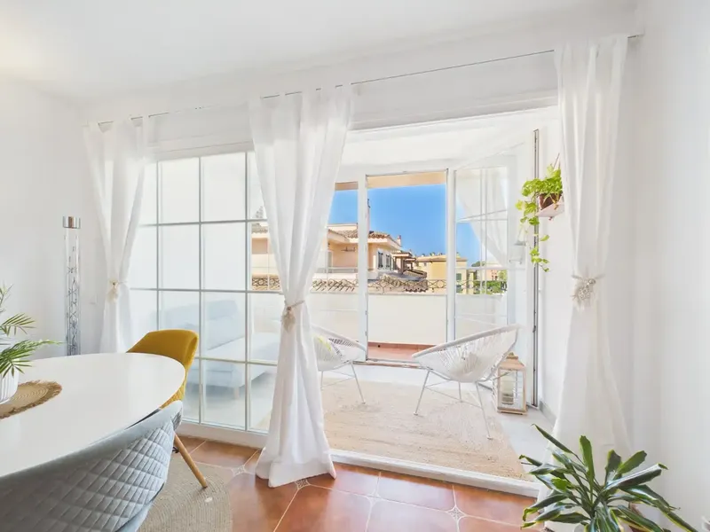 Bright one-bedroom penthouse with communal pool in Puig de Ros - TEMPORARY CONTRACT AVAILABLE FROM SEPTEMBER 16, MAXIMUM — photo 2
