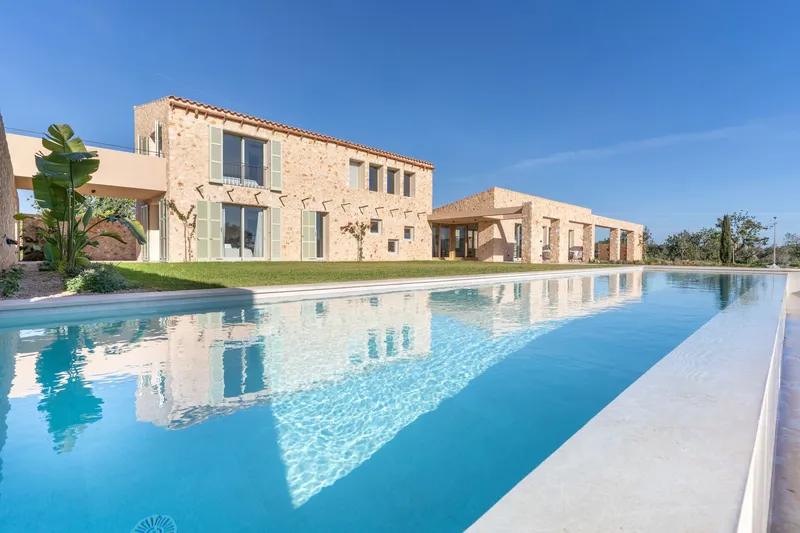 New build finca with modern living concept and Mediterranean facade in Calonge — photo 3