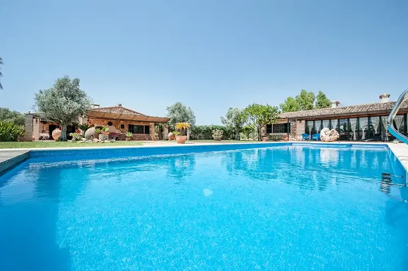 Beautiful rustic finca with a total of 6 bedrooms and 5 bathrooms — photo 2
