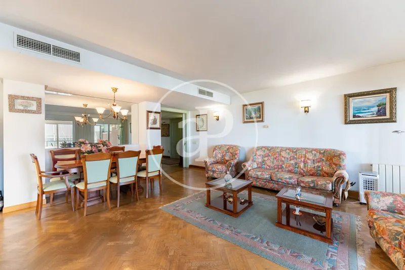 Apartment for sale with terrace and sea views on Paseo Marítimo — photo 11