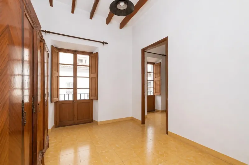 Three-storey village house to renovate in the historic centre of Felanitx — photo 8