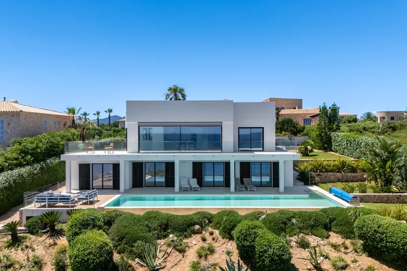 Front line villa with coastal views in Cala Murada — photo 2