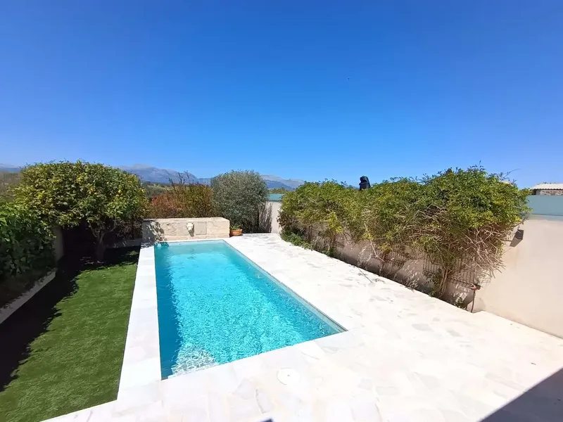 This high-quality property features state-of-the-art technology, exclusive features and a fantastic location with views — photo 2