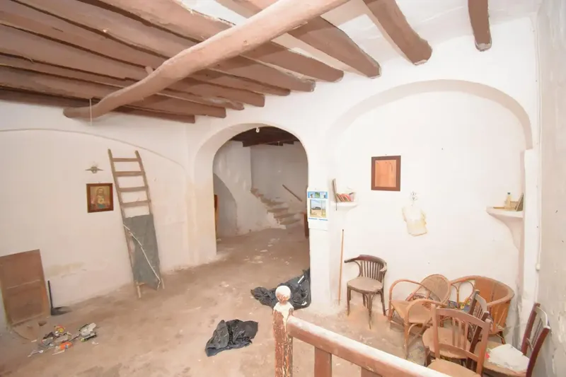 Interesting house for total renovation of 270 m² built in the old town of Muro, just a minute's walk from the — photo 12