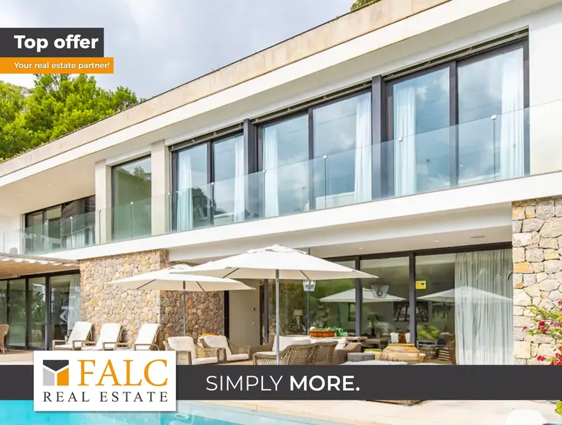 This elegant villa in Genova is located in a coveted area of Palma, a short drive from the city center, and impresses with — photo 2