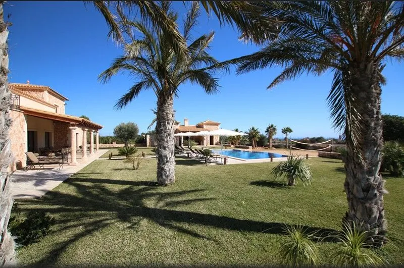 Mediterranean luxury finca with 100 m² resort-style pool, sea views and complete privacy near Porto Colom — photo 3