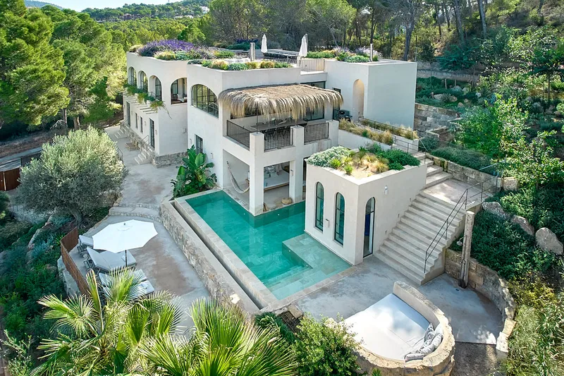 Remarkable villa in Tulum style in a central location - Marcel Remus Real Estate — photo 3